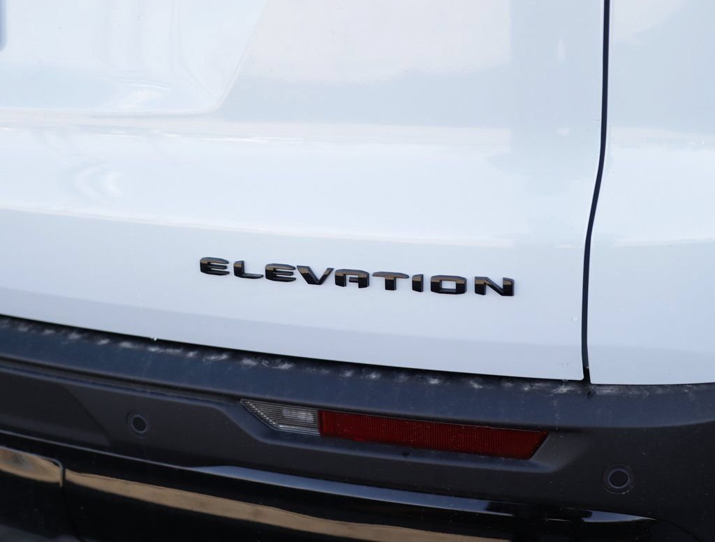 New 2026 Glacier White Tricoat GMC Elevation image 38