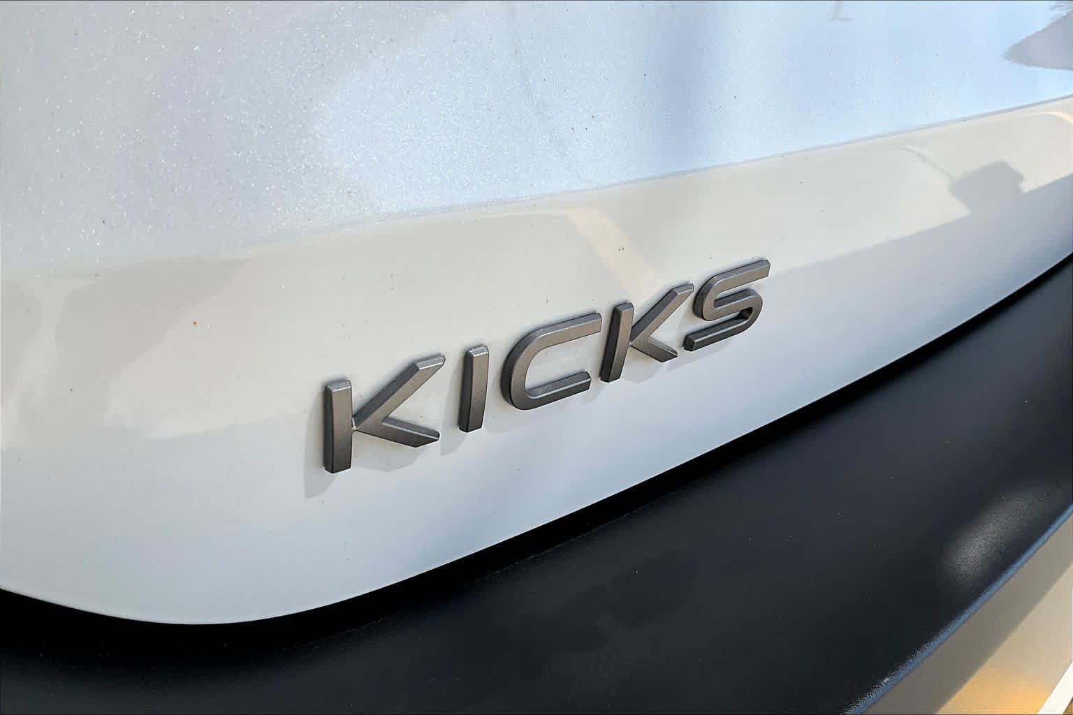 Used 2025 Aspen White Tricoat Nissan SV image 60
