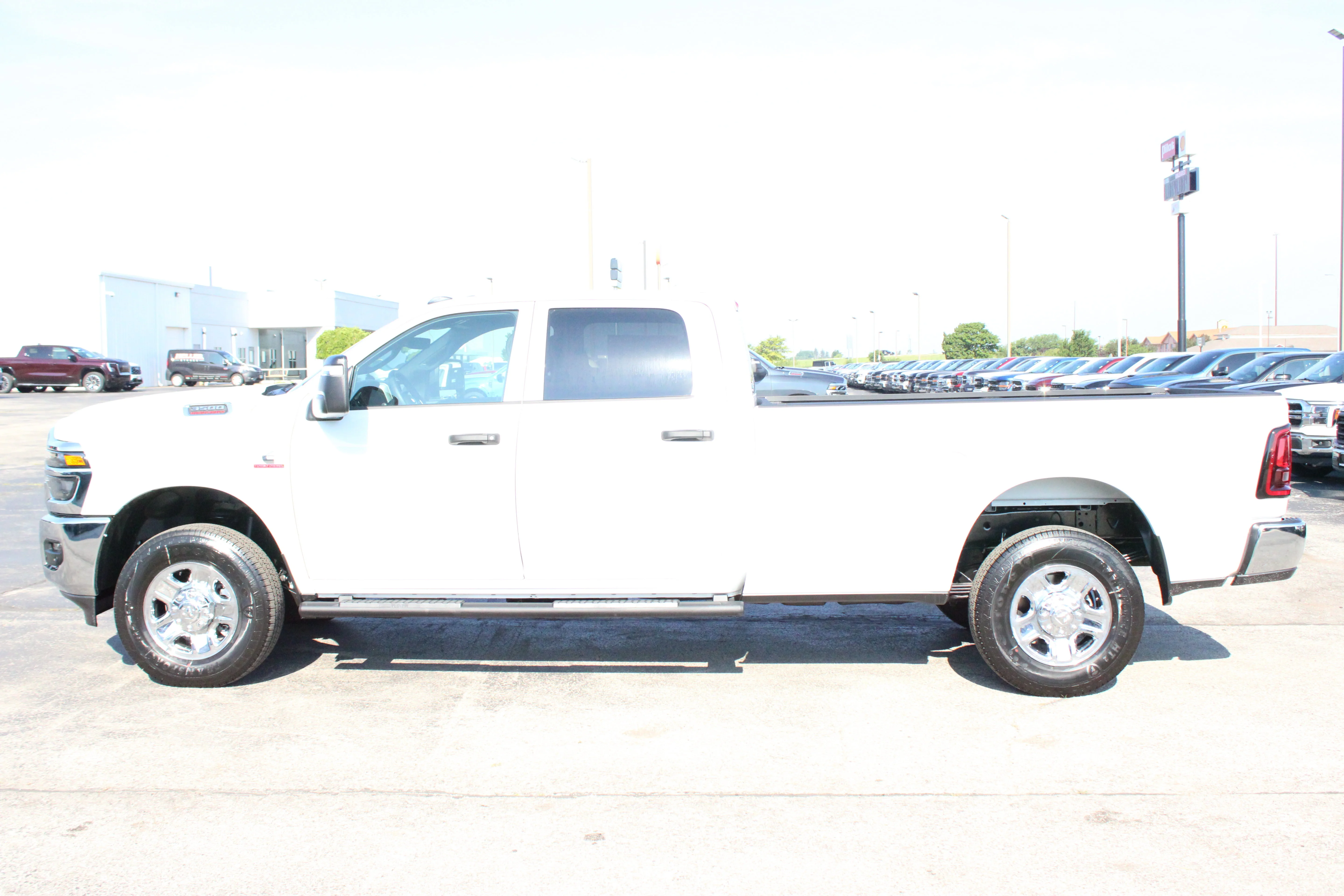 New 2026 Bright White Clear-Coat Exterior Paint RAM Tradesman image 5