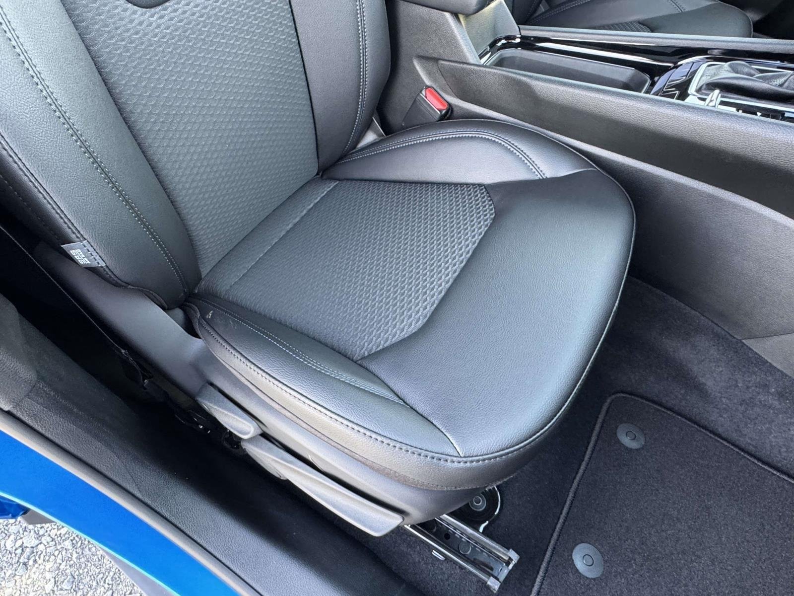 New 2026 Hydro Blue Pearlcoat Jeep Latitude Altitude image 16