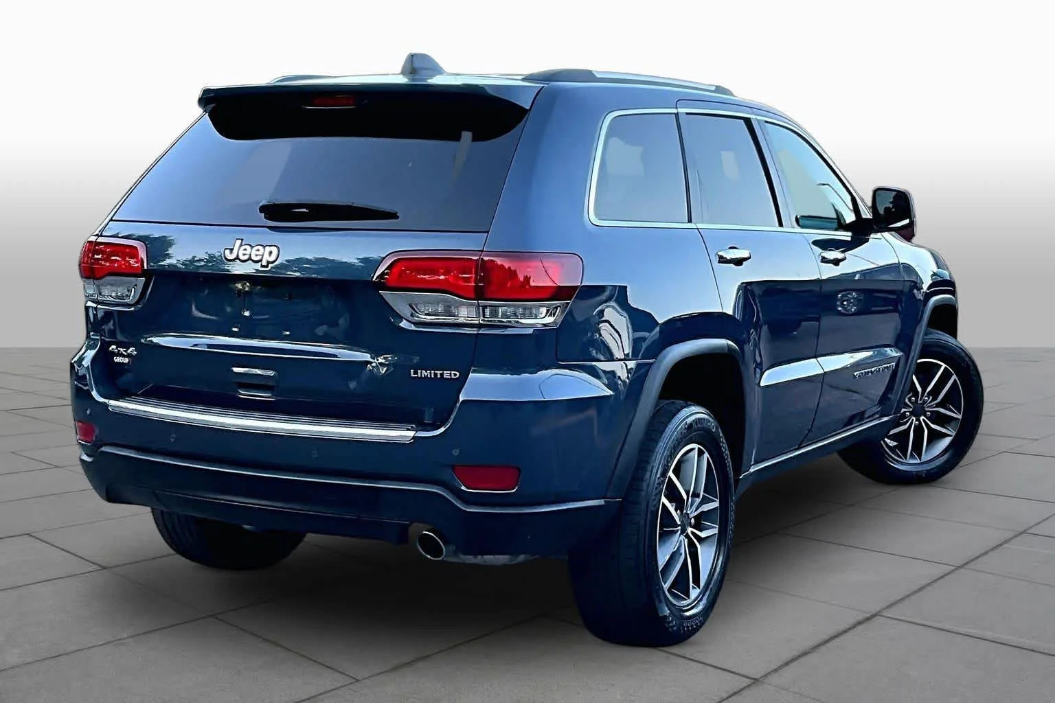 Used 2021 Slate Blue Pearlcoat Jeep Limited image 13