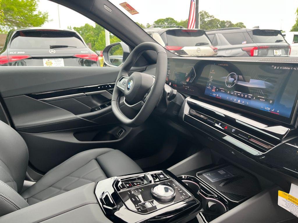 New 2026 Dark Graphite Metallic BMW 530i xDrive image 31