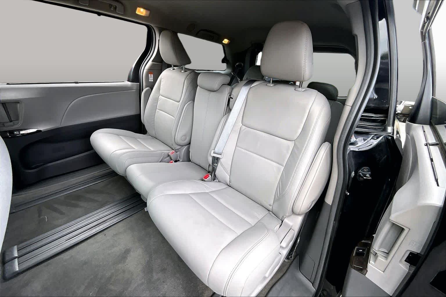 Used 2018 Midnight Black Metallic Toyota XLE image 17