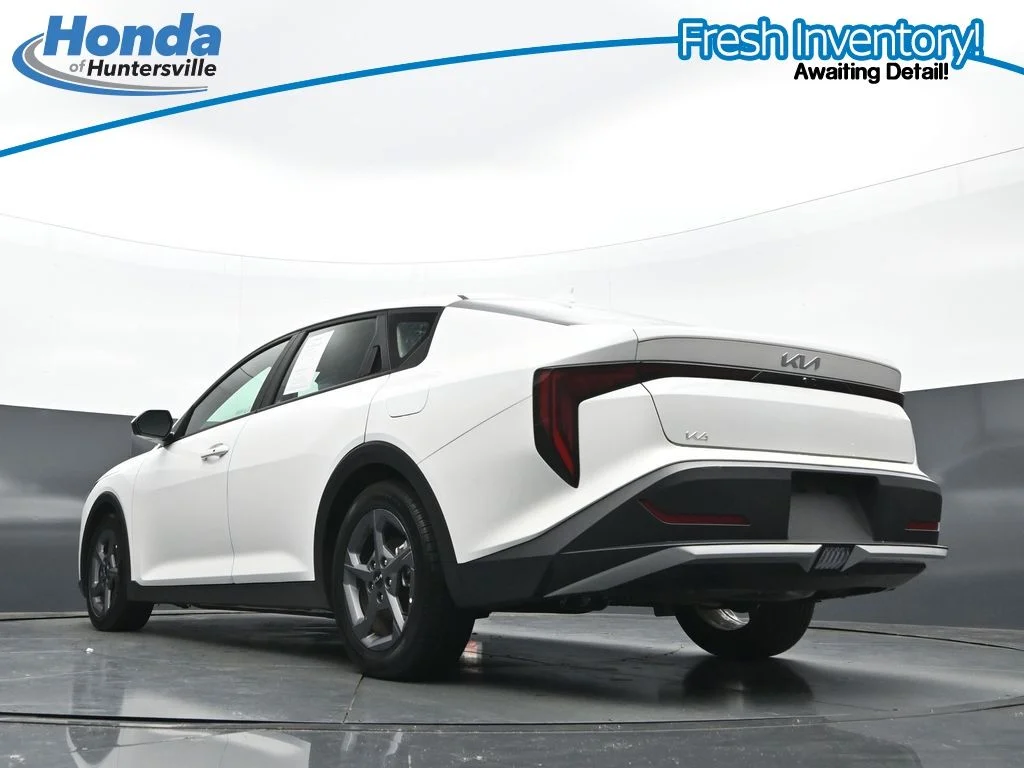2025 Kia K4 LXS - Photo 30