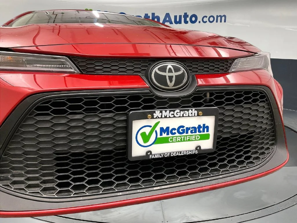 Used 2021 Red Toyota LE image 32