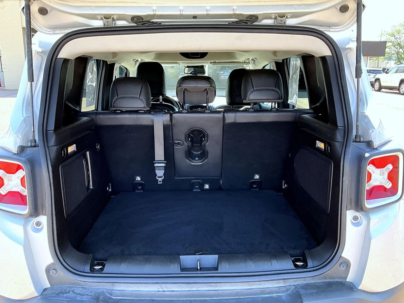 Used 2015 Silver Jeep Limited image 9