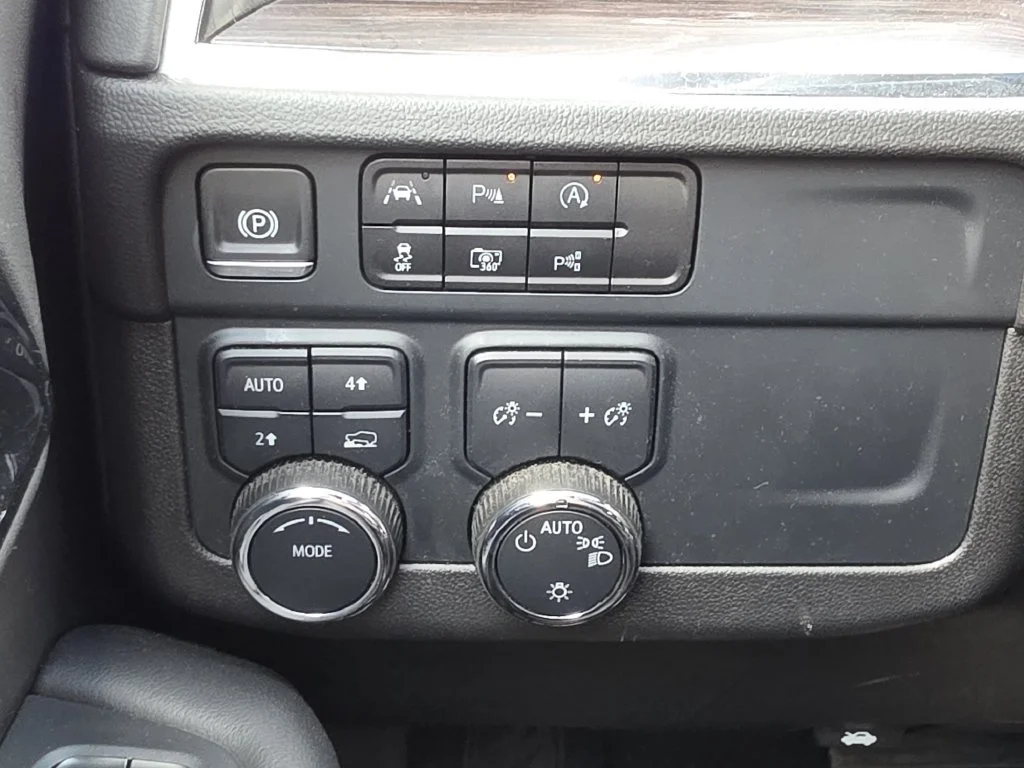 Used 2025 Black Chevrolet LT image 29