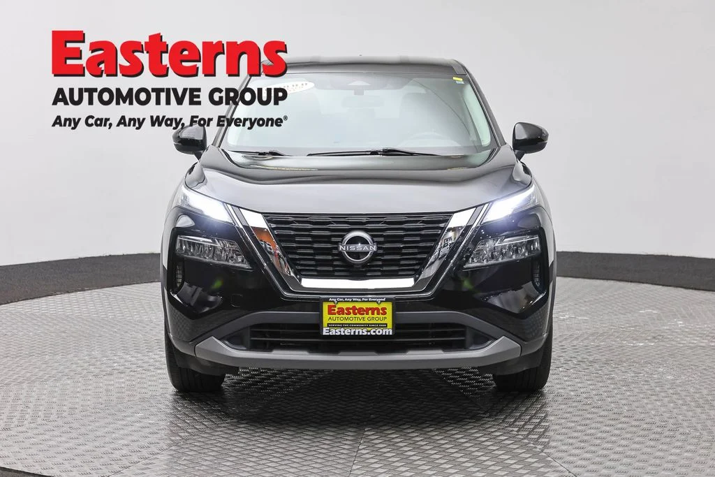 Used 2022 Black Nissan SV image 2