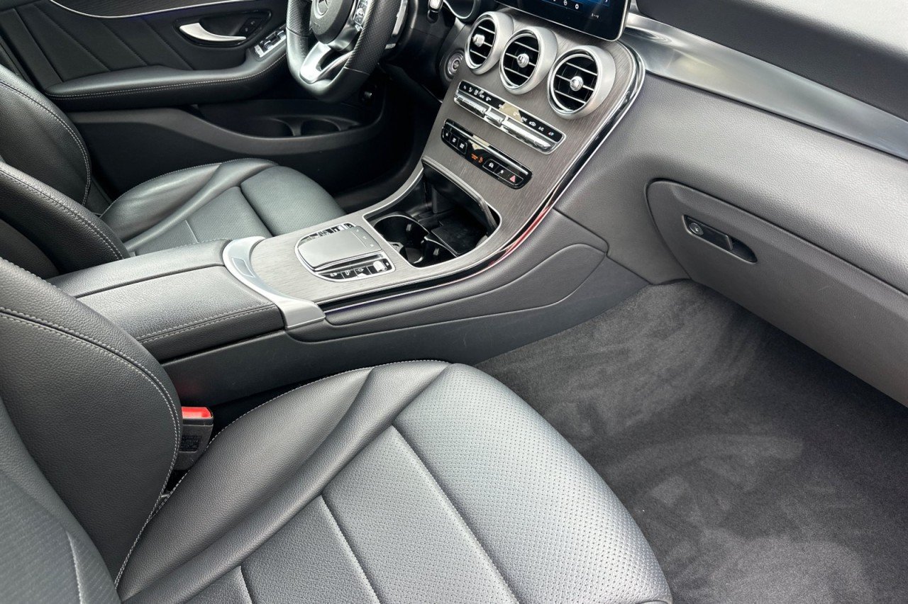 Used 2022 Mojave Silver Metallic Mercedes-Benz GLC 300 image 15