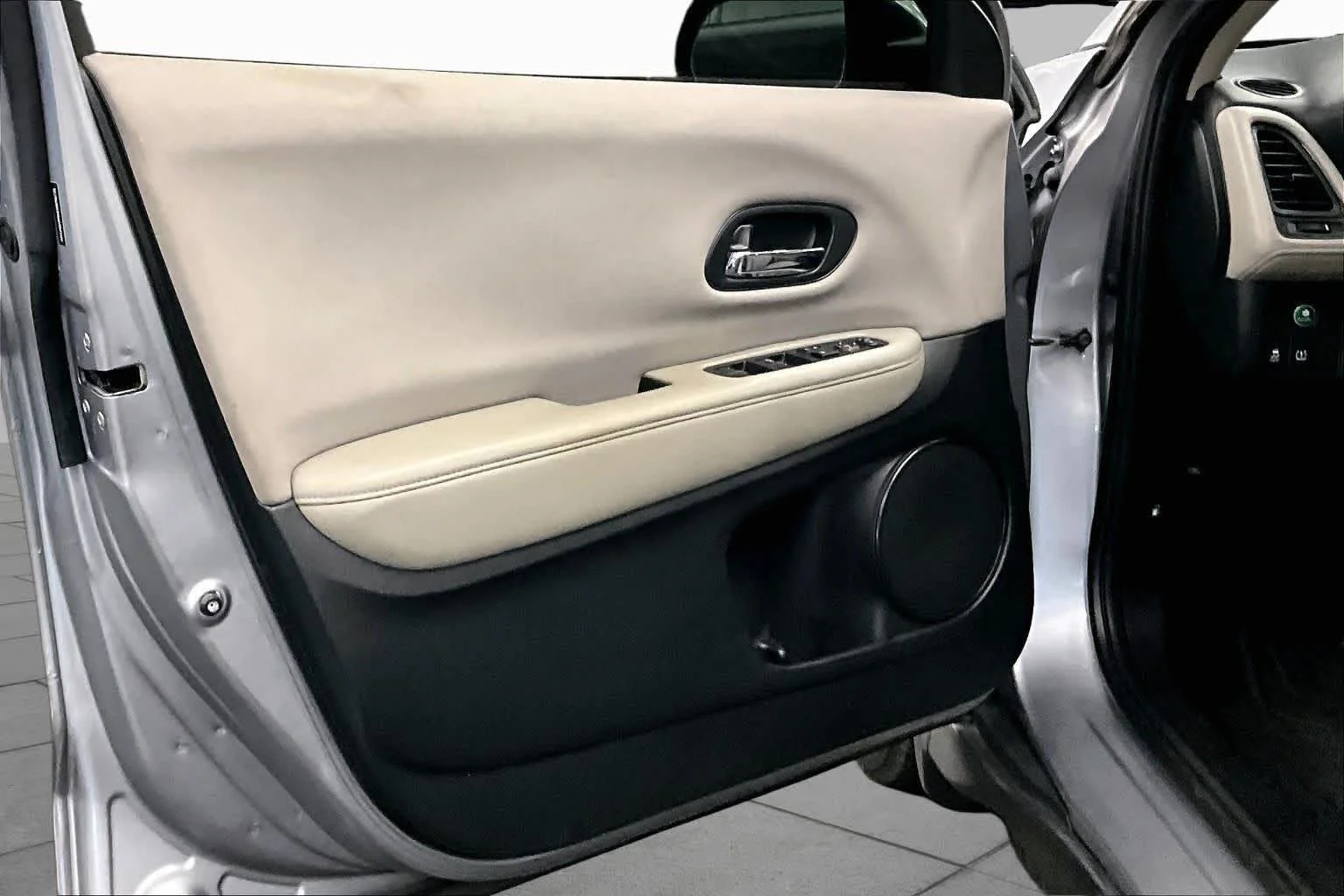 Used 2017 Lunar Silver Metallic Honda LX image 21