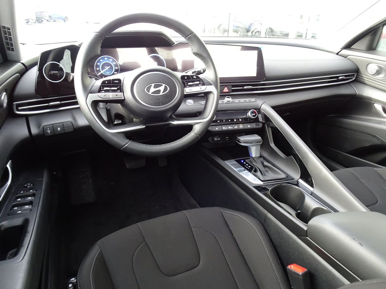 2025 Hyundai Elantra SEL - Photo 14