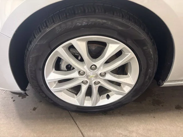 Used 2017 SILVER ICE METALLIC Chevrolet LT image 7