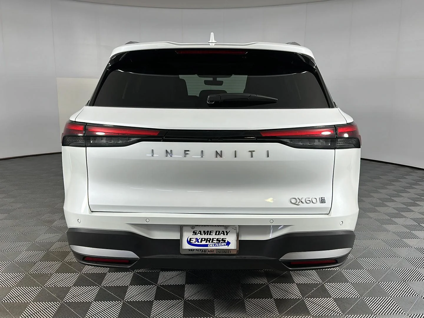 Used 2026 Radiant White INFINITI LUXE image 31