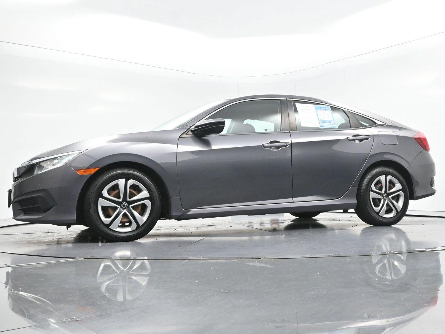 Used 2018 Modern Steel Metallic Honda LX image 40