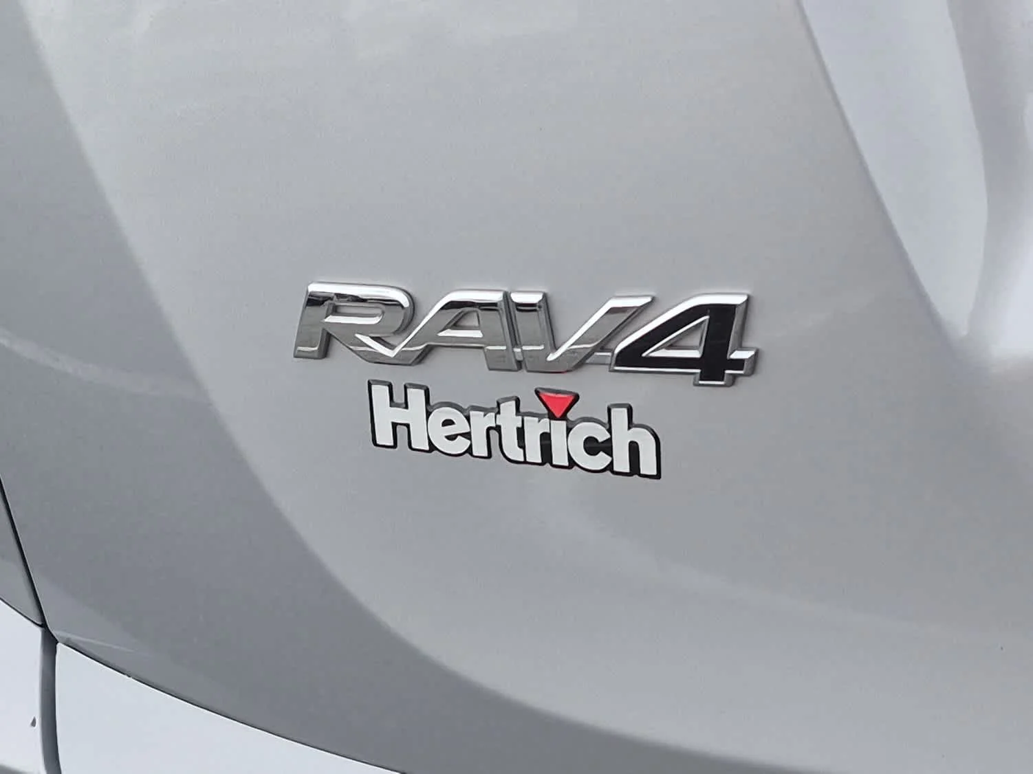 Used 2017 Silver Sky Metallic Toyota XLE image 22