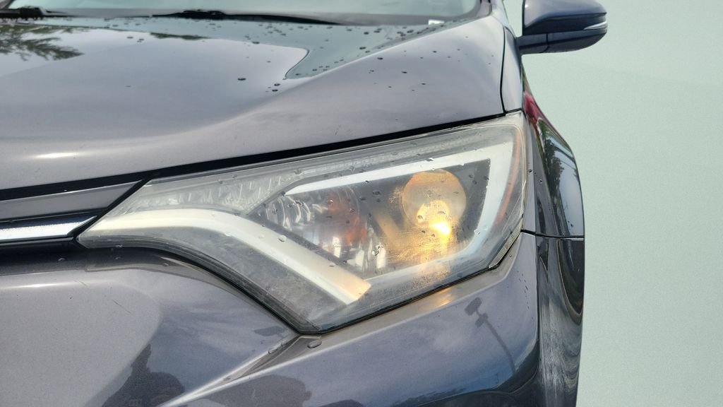 2018 Toyota RAV4 XLE - Photo 25