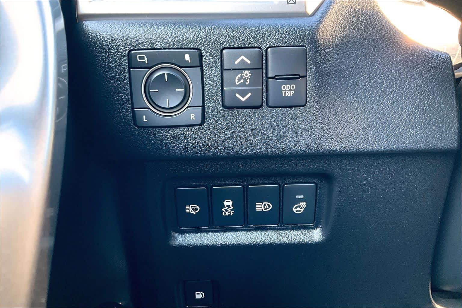 Used 2022 Starfire Pearl Lexus Premium image 34