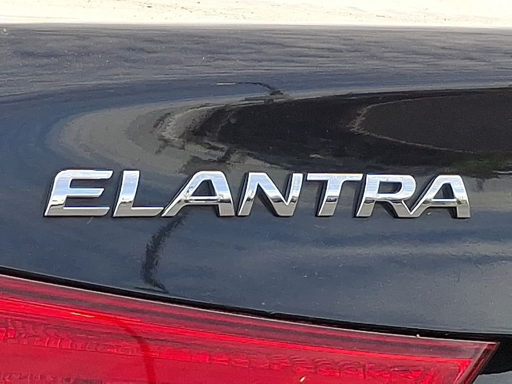 Used 2011 Black Hyundai GLS image 30