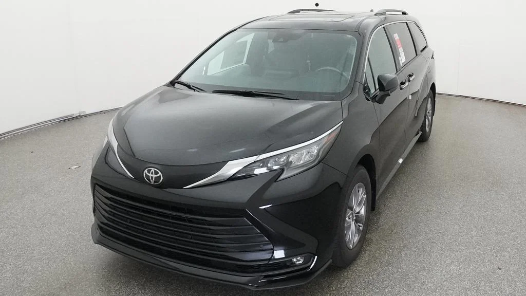 New 2026 Midnight Black Metallic Toyota XLE image 20