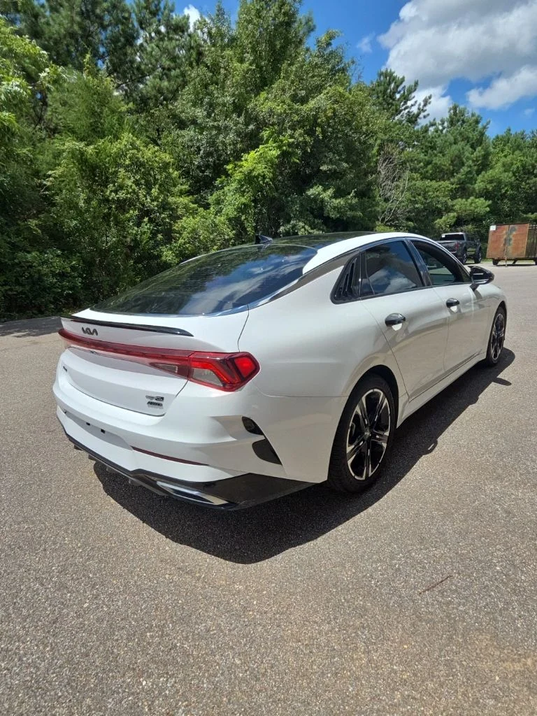 Used 2022 White Kia GT-Line image 5