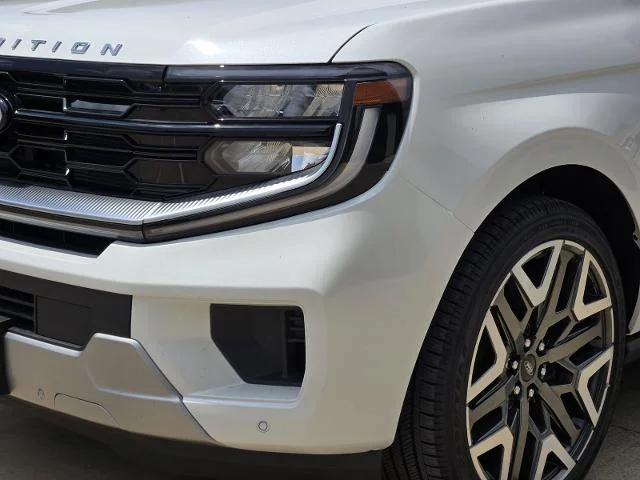New 2026 Star White Metallic Tri-Coat Ford MAX Platinum® image 25