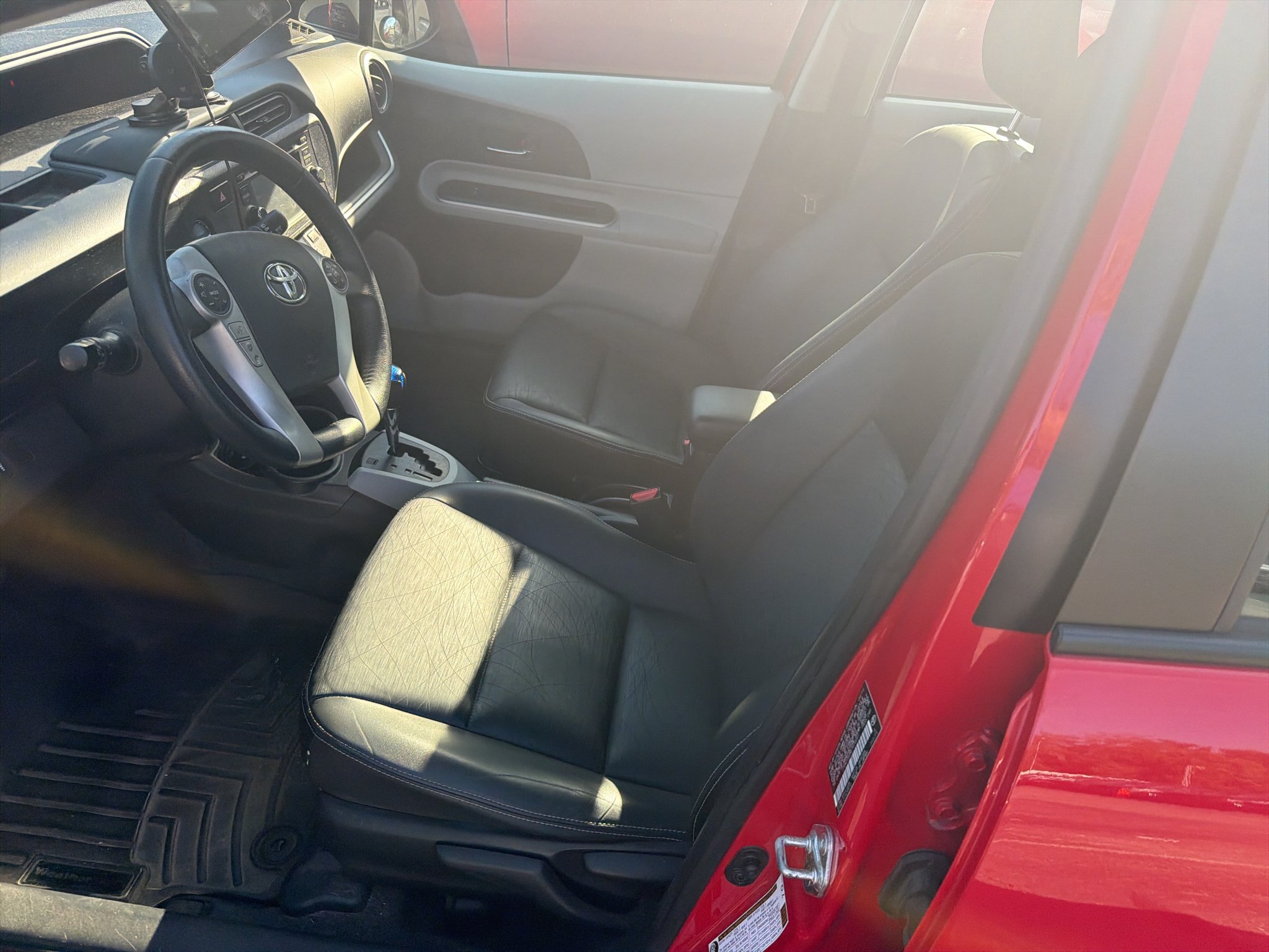 Used 2014 Red Toyota  image 7
