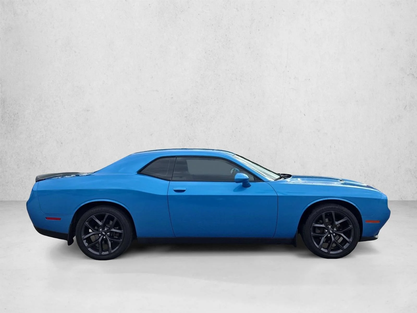 Used 2019 B5 Blue Pearlcoat Dodge SXT image 4
