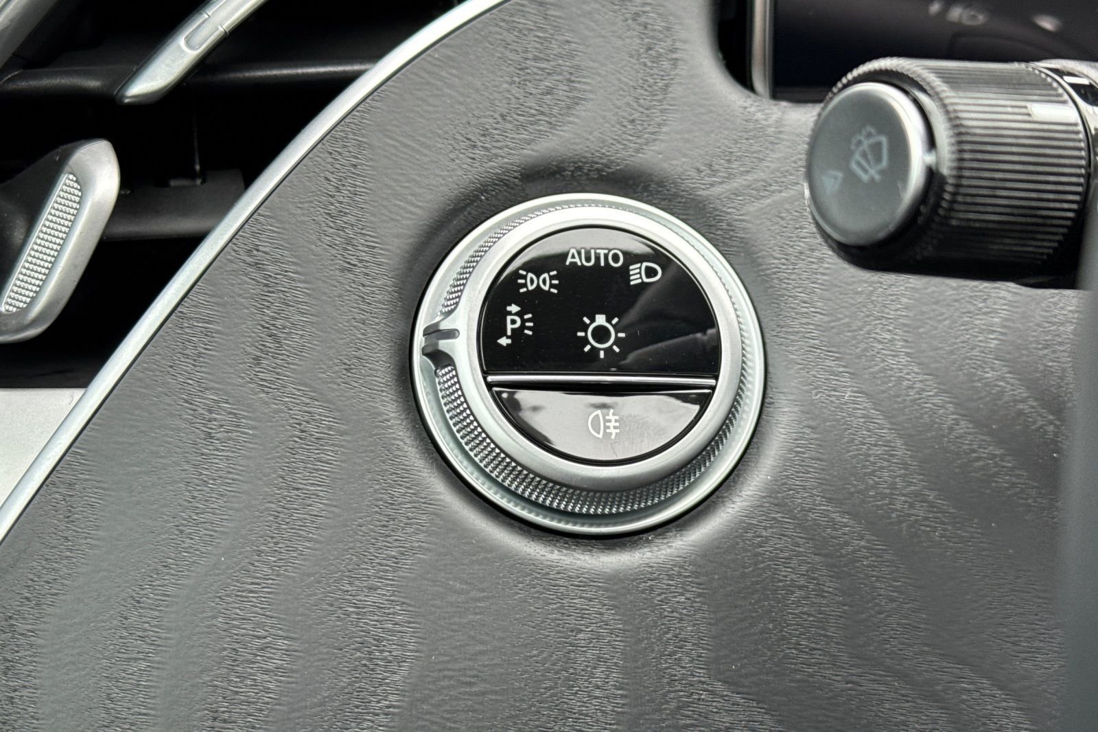 New 2026 MANUFAKTUR Alpine Grey Mercedes-Benz E 350 image 31
