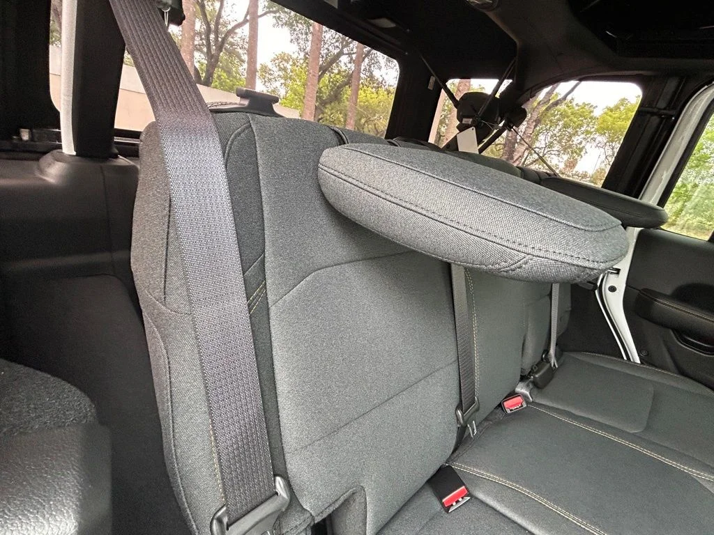 Used 2024 White Jeep Sahara image 24