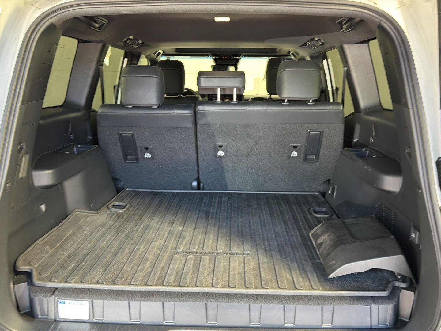 Used 2024 Wind Chill Pearl Toyota Base image 9