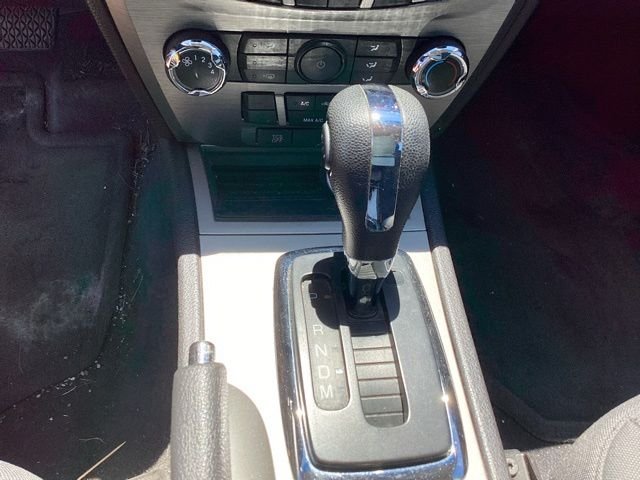 Used 2012 Blue Ford SE image 26
