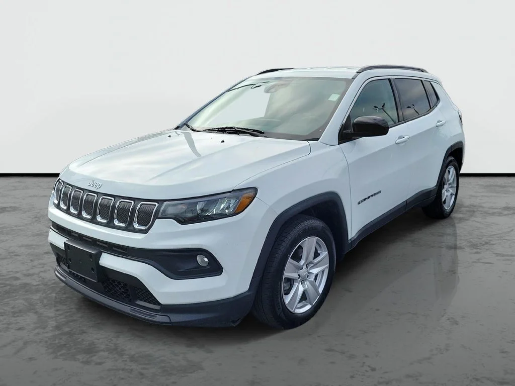 Used 2022 White Jeep Latitude image 5