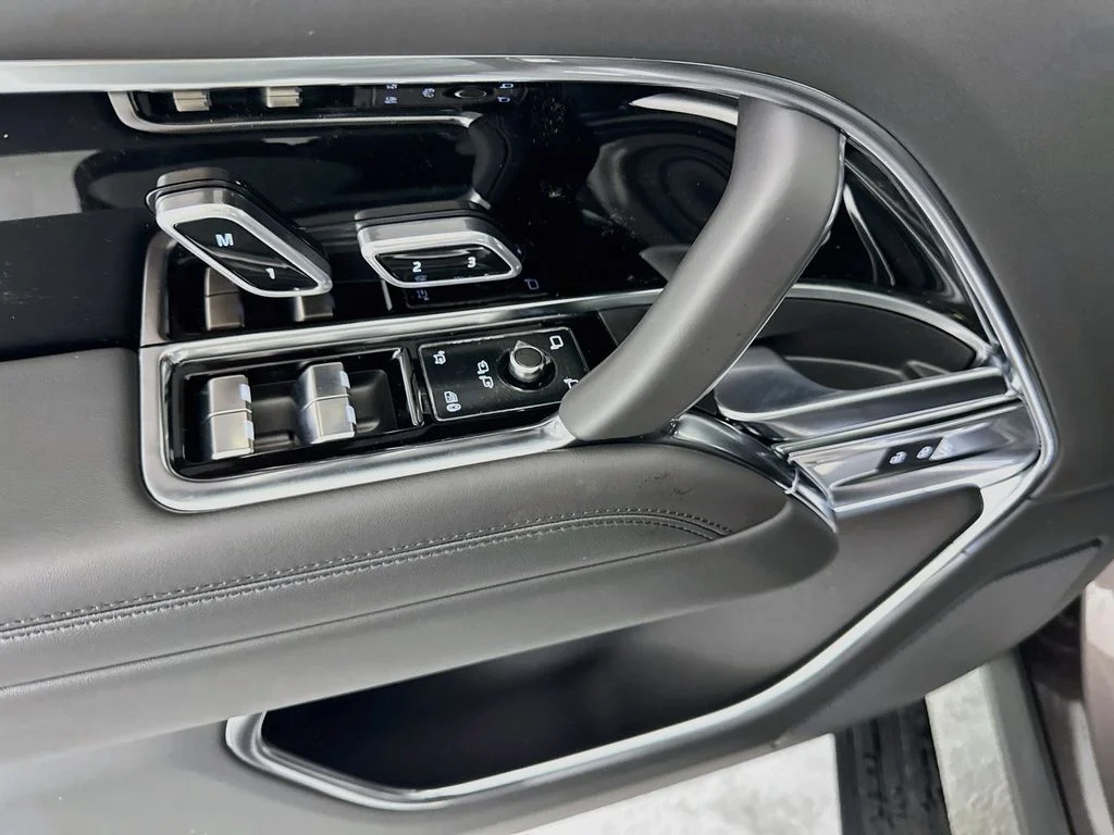 New 2026 Charente Grey Land Rover SE image 18