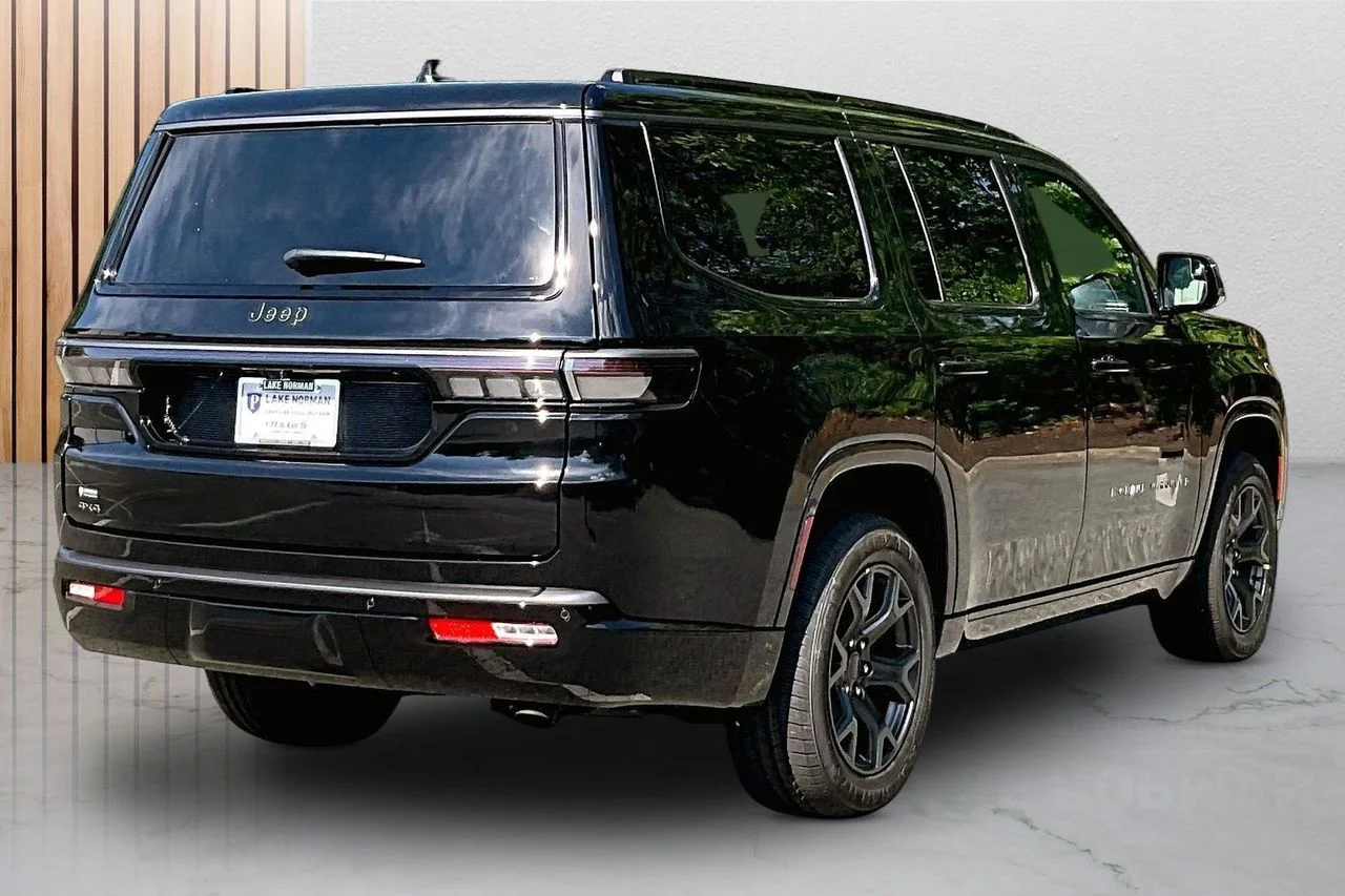 New 2026 High Gloss Black Exterior Paint Jeep Limited Altitude image 9