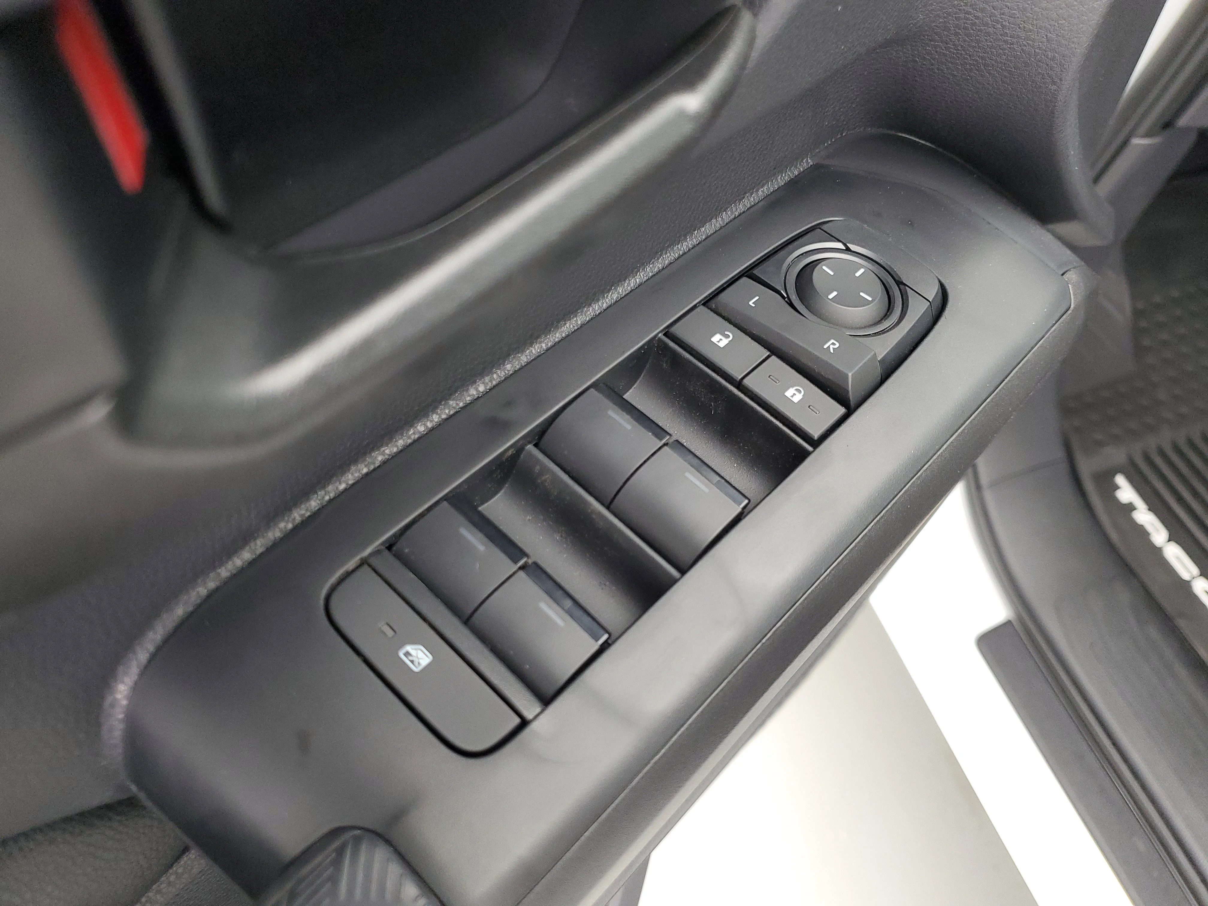 2026 Toyota Tacoma SR5 - Photo 22