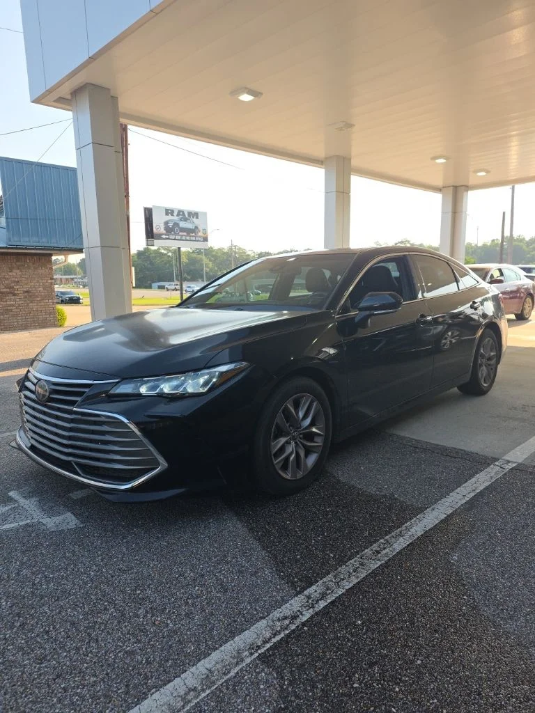 Used 2019 Black Toyota XLE image 1
