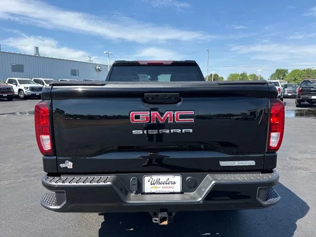 Used 2024 Onyx Black GMC Elevation image 4