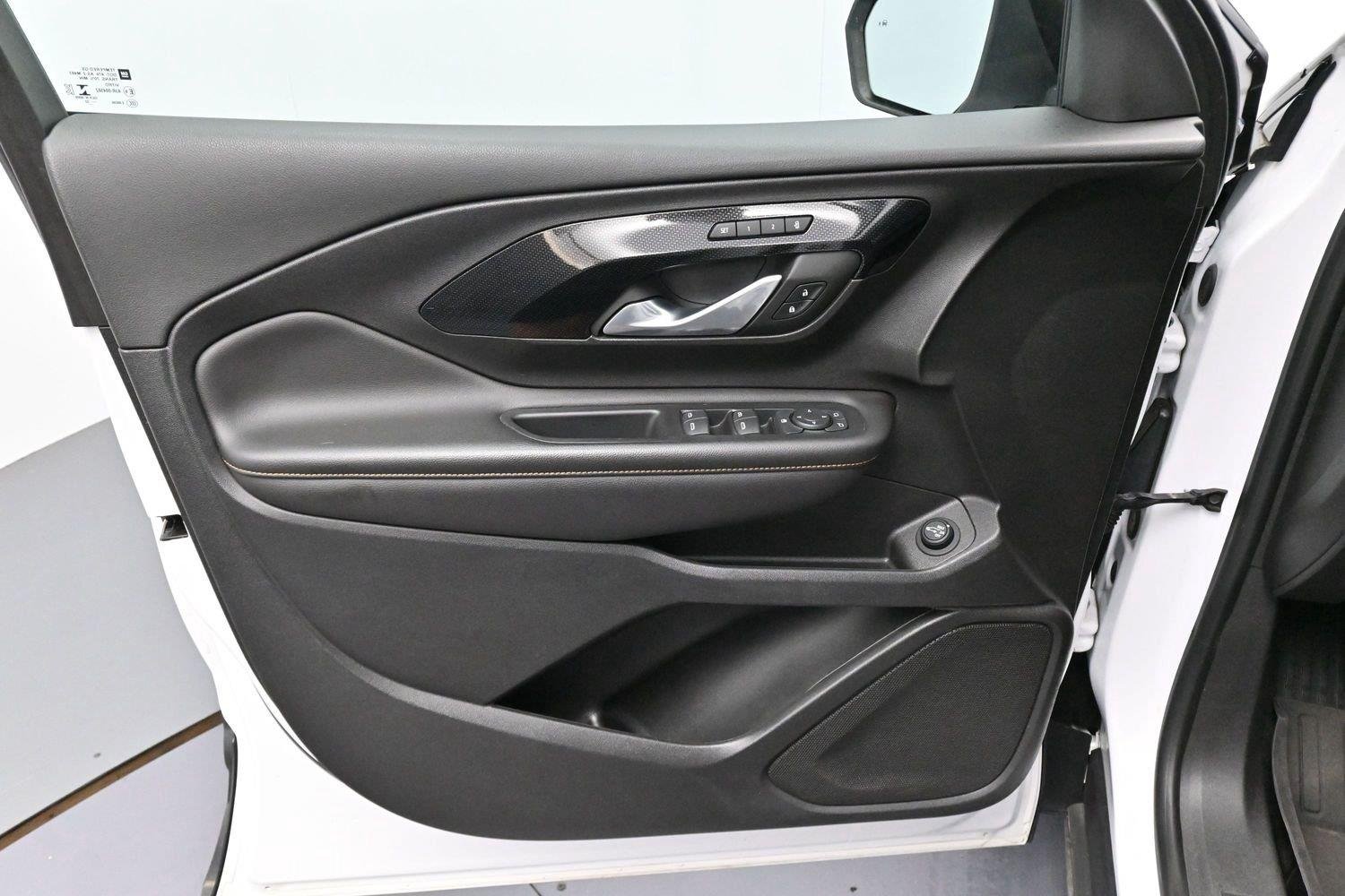 Used 2022 Summit White GMC AT4 image 11