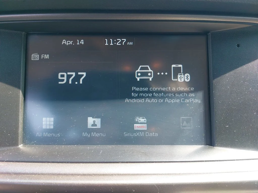 Used 2018 White Kia LX image 21