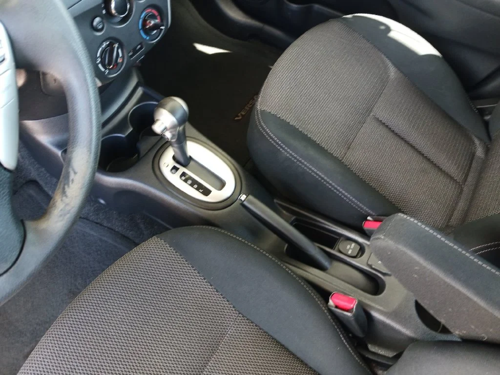 Used 2015 Silver Nissan 1.6 SV image 11