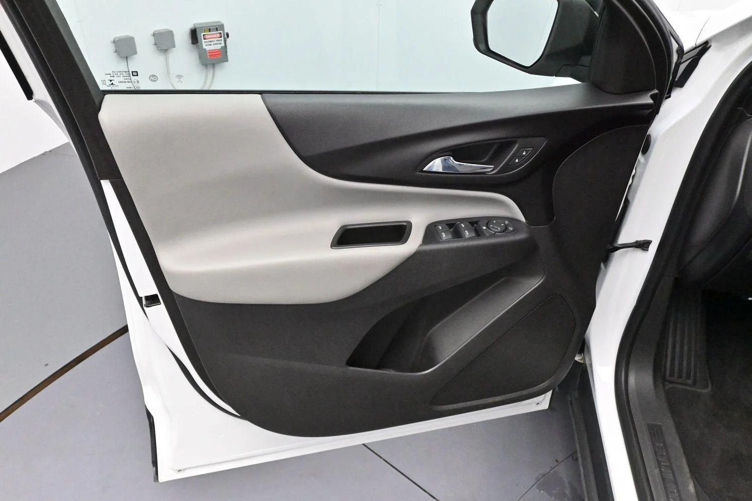 Used 2019 SUMMIT WHITE Chevrolet LS image 9