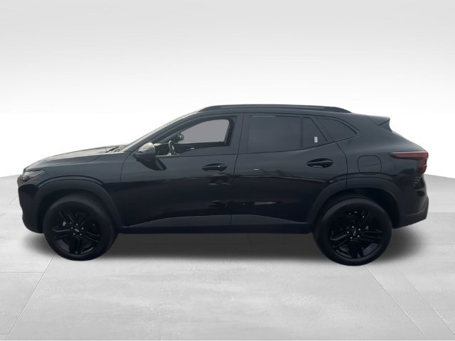 Used 2025 Mosaic Black Metallic Chevrolet ACTIV image 5