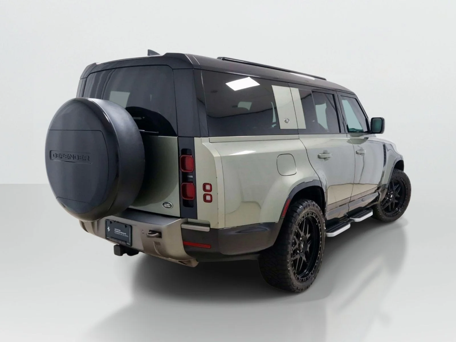 Used 2023 Pangea Green Metallic Land Rover X-Dynamic SE image 4