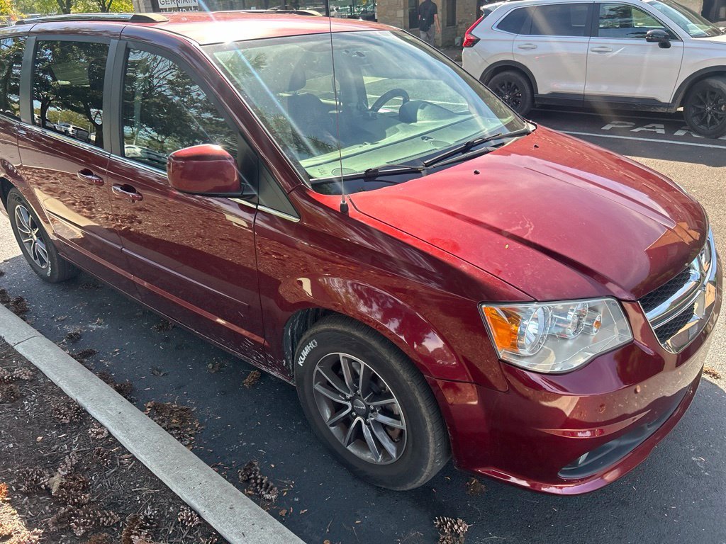 Used 2017 Red Dodge SXT image 4