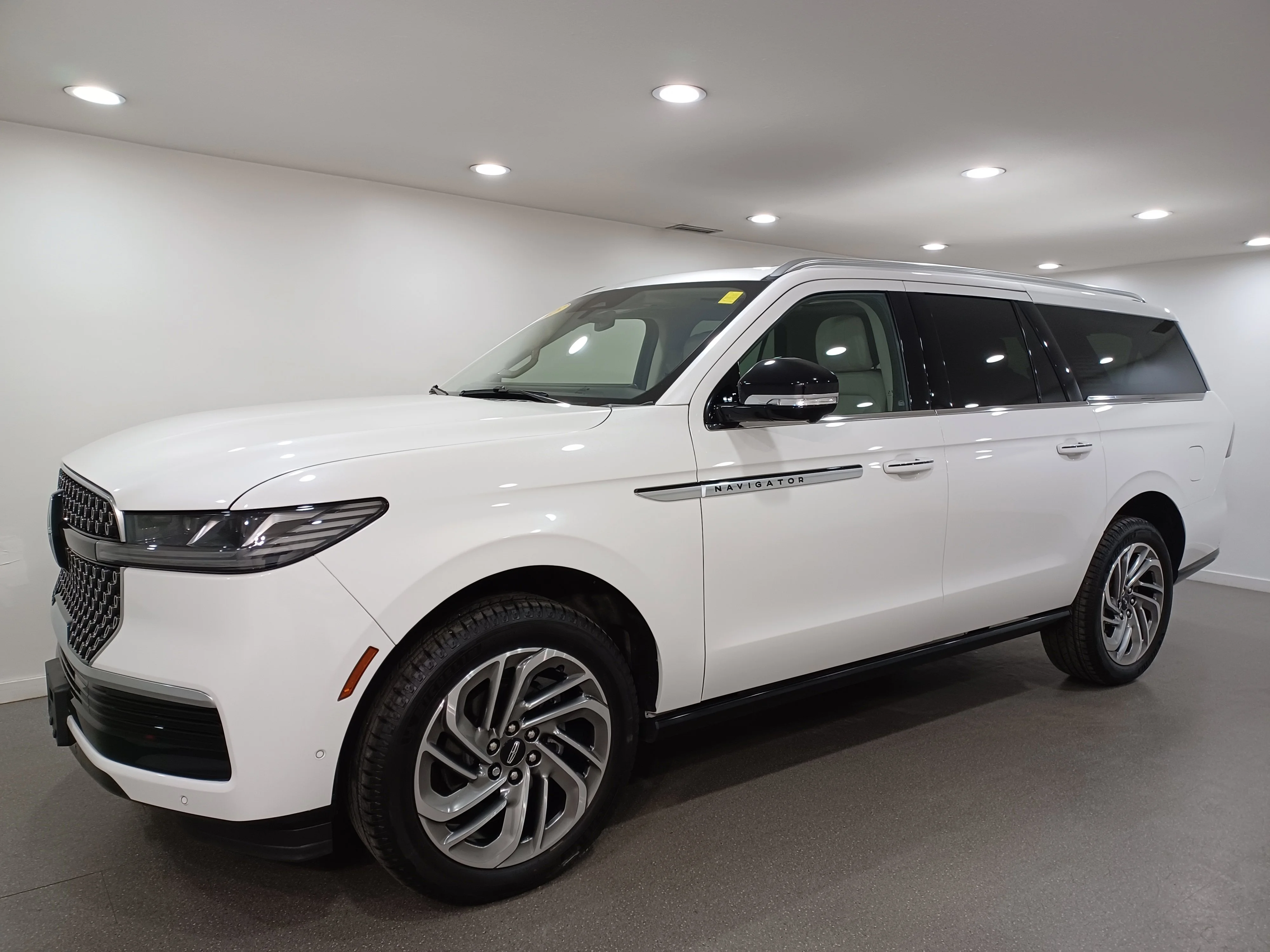 Certified Used 2025 Pristine White Metallic Tri-Coat Lincoln Reserve* NO LUX TAX!! | 7 Pass | Adaptive Cruise | Nav | 360 Cam | Cooled Massage Seats | Pano Roof image 2
