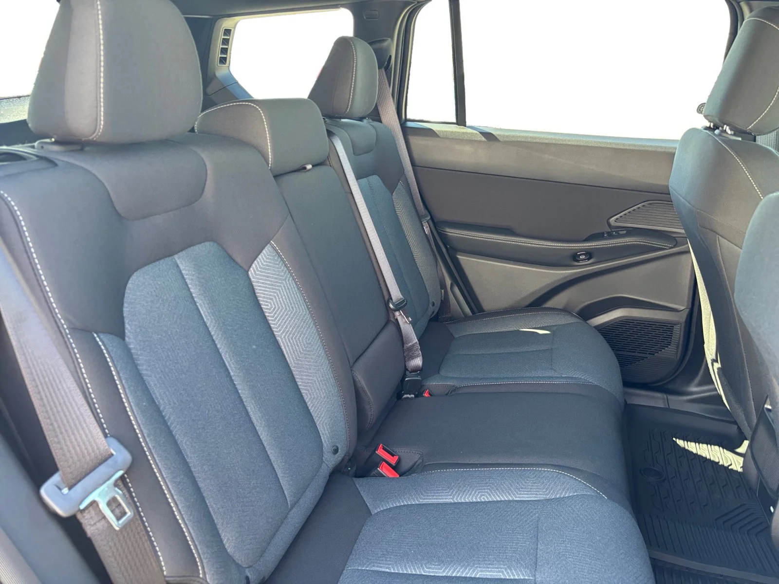 New 2026 Diamond Black Crystal Pearl Jeep Laredo image 18