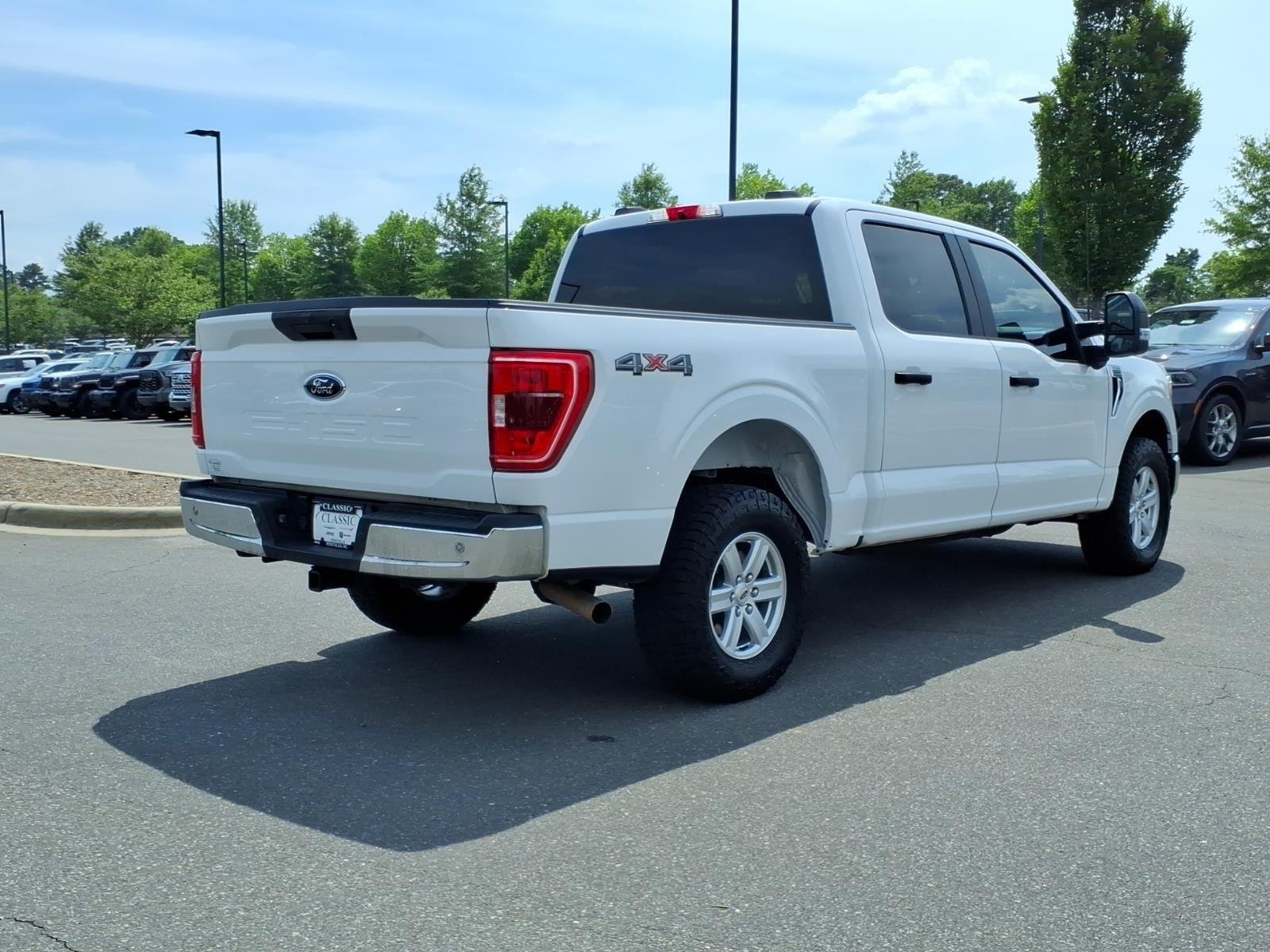 Used 2022 Oxford White Ford XLT image 2
