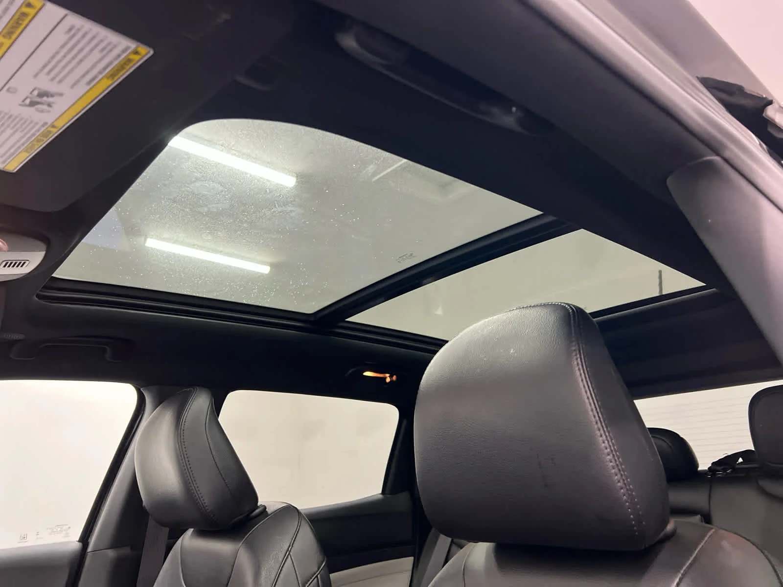 Used 2023 Diamond Black Crystal Pearlcoat Jeep Limited image 3