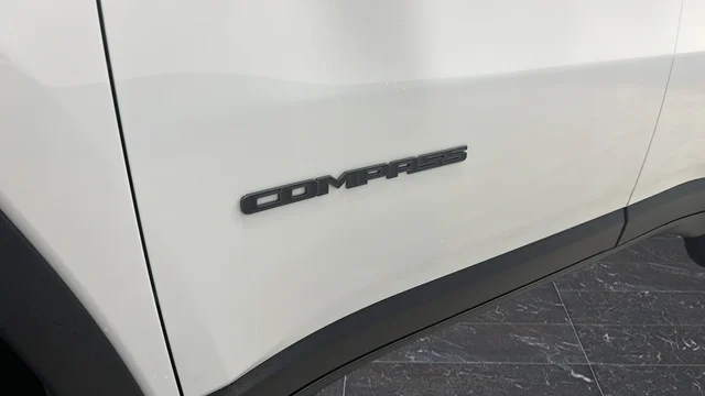 New 2026 Bright White Clear-Coat Exterior Paint Jeep Limited image 36