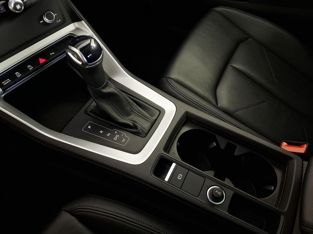 Used 2025  Audi Premium image 20